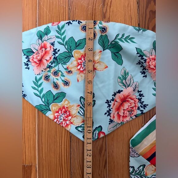 Superdown Floral Wrap Top - Picture 4 of 6